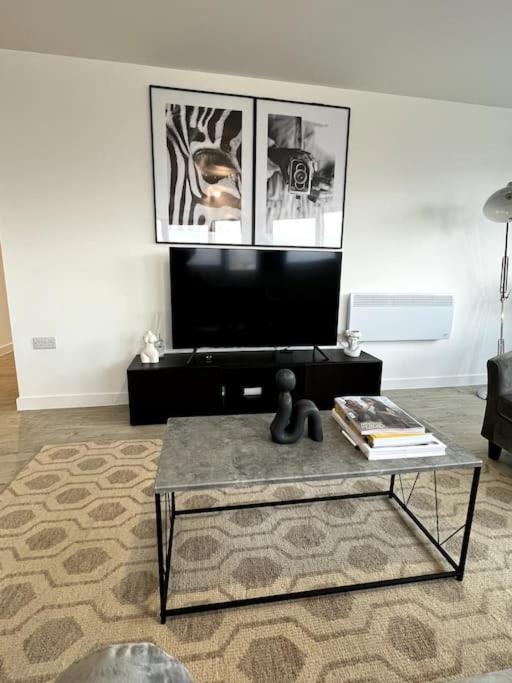 Luxurious City View Apartment In Salford Manchester Zewnętrze zdjęcie